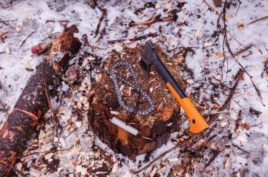 İskandinav balta. İsveçli balta. Plastik Saplı keskin bir balta. Sayfanın Üstü.