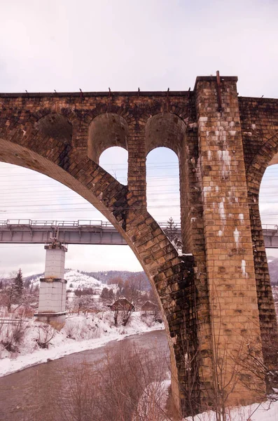 Tuğla Köprünün Sağ Tarafında Eski Köprü Köprü Viyadük — Stok fotoğraf