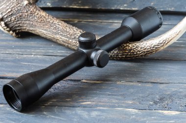 Optik görüş için avcılık oyunu. Optik görme ve geyik boynuzu.