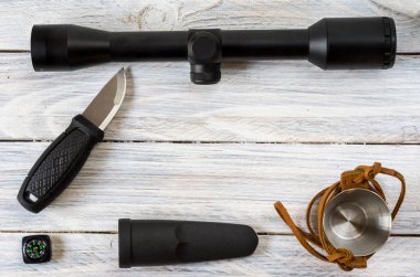 Optik görüş objektif. Beyaz bir arka plan üzerinde spor malzemeleri. Boşaltmak.