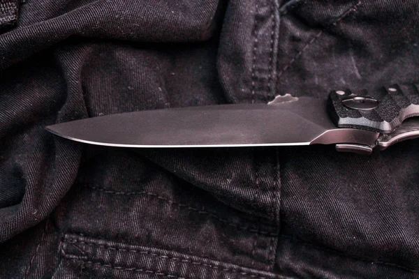 Край военного ножа. Режущая часть ножа . — стоковое фото