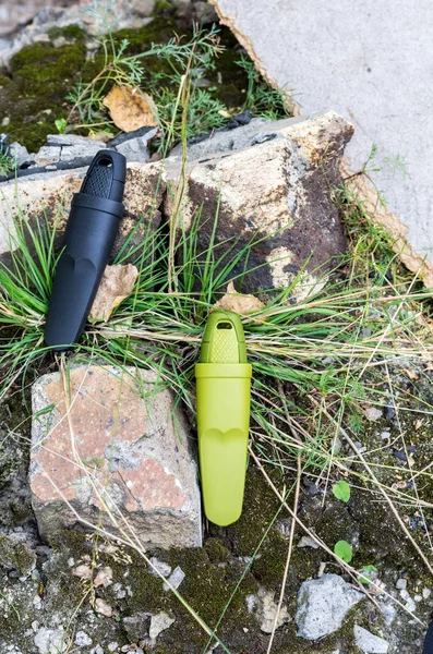 Zwei Schwedische Messer Kunststoffmantel Ein Bild Hintergrund Der Natur — Stockfoto