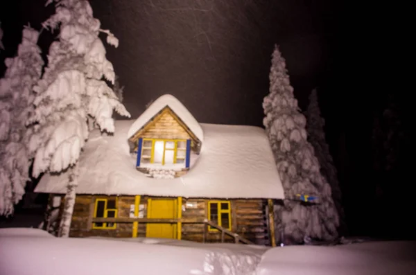 Casa Turismo Nas Montanhas Inverno Noite Floresta Montanhas Inverno Noite — Fotografia de Stock