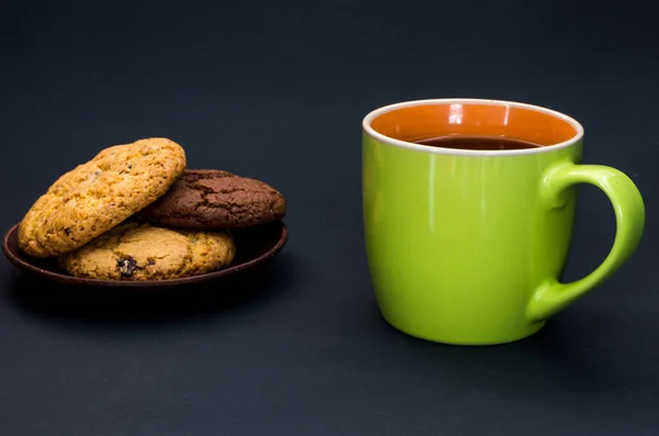 Une Tasse Café Une Variété Biscuits Avoine Multicolore Tasse Gaie — Photo