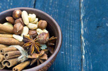 Gıda kahverengi kil kase. Somun Aperatif. Protein snack.