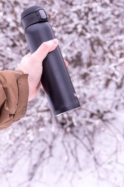 Aman vakum izolasyonlu şişeleri tutun. İçecekler sıcak tutmak.
