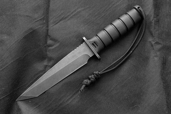 Тактический Нож Черно Белая Фотография Тактический Нож Шнурком — стоковое фото