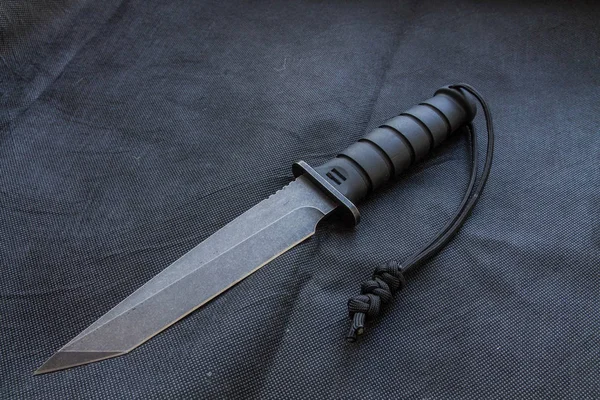 Черный Нож Черном Фоне Военных Тактический Нож Шнурком — стоковое фото
