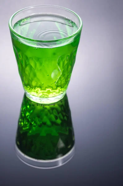 Bois Vert Boisson Couleur Dans Verre Cadre Vertical — Photo