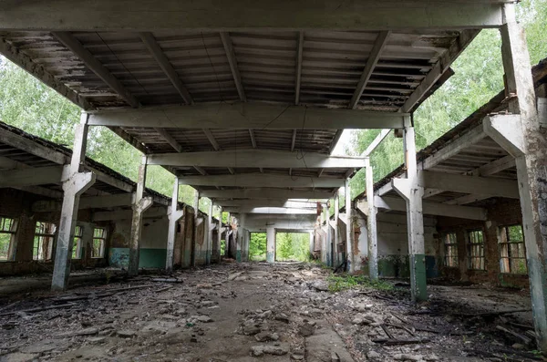 Velho Hangar Abandonado Grande Edifício Abandonado Largh Profundamente Espaço — Fotografia de Stock