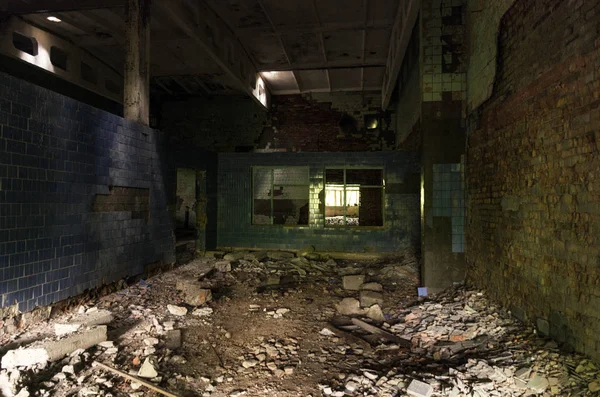Stary warsztat zwiniętego. Ruiny sklepu w fabryce. — Zdjęcie stockowe
