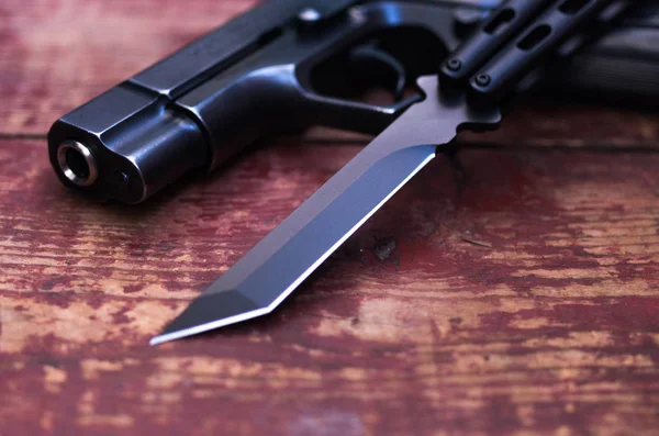 Лезо Ножа Ствол Пістолета Фото Під Кутом — стокове фото