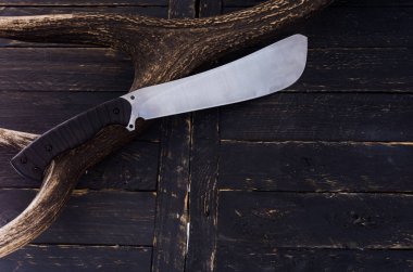 Bir büyük bıçak. Bir geyik boynuzu doku. Sayfanın Üstü.