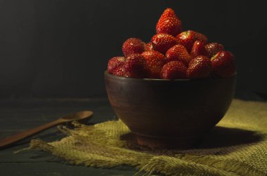 Çilek köyde. Çilek kırsal tarzı. Önden görünüm.