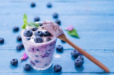 yaban mersini ile tatlı tatlı.