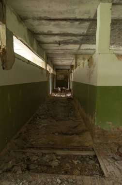 Dükkandaki koridor. Mağazada eski koridor.