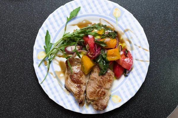 Plate with fried steak and salad. View from above. — Stock Photo, Image