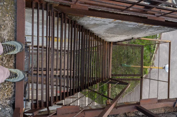Fique Borda Escada Ferro Escadaria Feita Barras Ferro — Fotografia de Stock