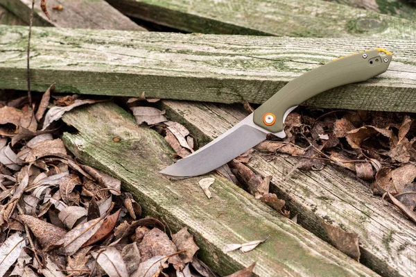 Coltello Con Manico Verde Tavole Legno Verde Foto Coltello Nella — Foto Stock