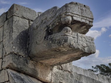 Venüs Platformu 'nun mimari detayları, Chichen Itza Mayalar tarafından Venüs gezegeninin hareketlerini izlemek için gelişmiş bir astronomik gözlemevi olarak kullanılan bir platform.