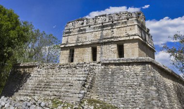 Jaguar Tapınağı Chichn Itz içinde kendine özgü mimarisi ve zengin sembolizmi ile bilinen önemli bir yapıdır.