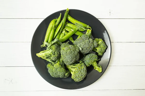 Plate Fresh Broccoli Sweet Green Peas White Table Top View — Stock Photo, Image