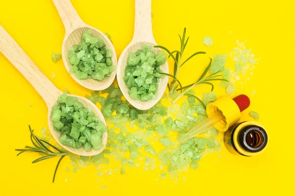 Ingredientes Vegetais Para Cuidados Com Pele Fundo Amarelo — Fotografia de Stock