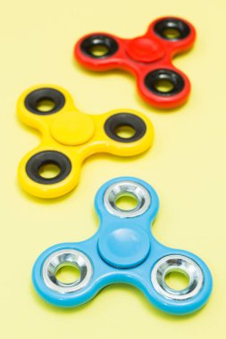 Kıpır parmak spinner stres, anksiyete Rölyef oyuncak, dikey.