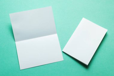 Kimlik tasarımı, Kurumsal Şablonlar, şirket tarzı, boş beyaz katlama kağıt el ilanı, model.