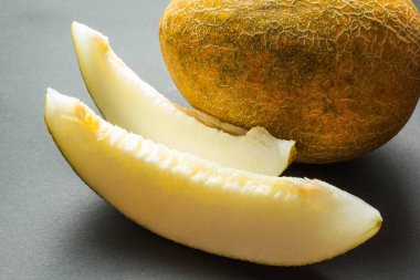 Siyah izole sarı kavun karpuz.