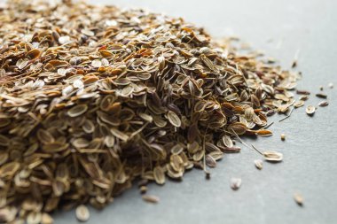 Bir avuç kurutulmuş organik dere otu tohumu, alternatif tıp.