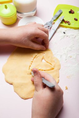 Ev yapımı hamur işleri, Bebek el hamur, dikey kalbinde yapacaklar.