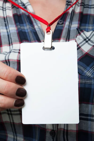 Boş bir beyaz plastik kart kimliği t boyun tanımlaması