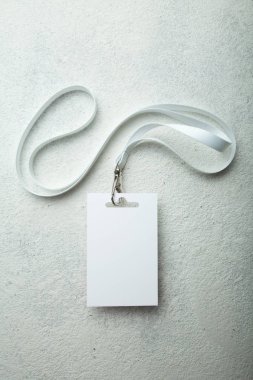 Beyaz arka plan üzerinde izole boş rozet mockup. Kurumsal desig