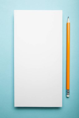 Kalem ile boş el ilanı broşür kitapçık.