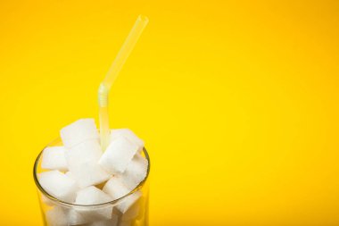 Çok sayıda meyve suyu veya soda, sağlıksız bir kalıp kalori