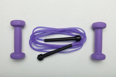 Fitness ve egzersiz aletleri kopya beton zemin üzerine 