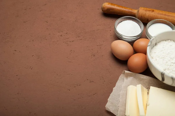 Hintergrund und Zubehör für die Teigzubereitung. Kopierraum — Stockfoto