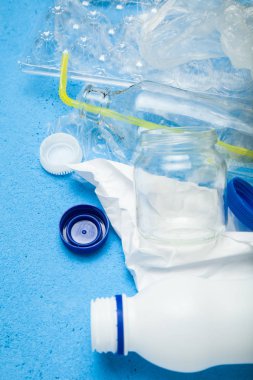 Boş plastik ve kağıt ambalaj gıda ve içecek, dikey için kullanılan