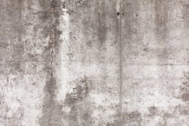 Yongaları, çatlaklar ve delikler ile eski beton duvar.