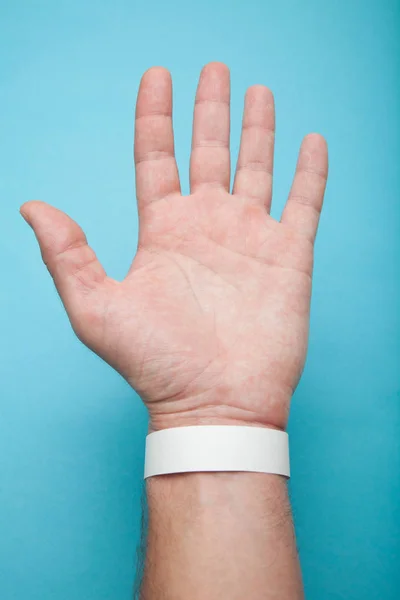 Pusta opaska na nadgarstek na rękę — Zdjęcie stockowe