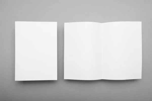 Open A5 bok tidning mockup. Katalog med skugga, häfte. — Stockfoto