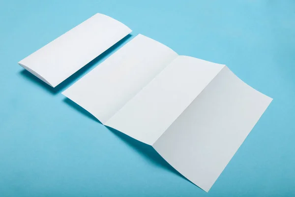 Λευκό φύλλο οδηγιών χρήσης τρίπτυχο φυλλάδιο DL Φέιγ βολάν. — Φωτογραφία Αρχείου