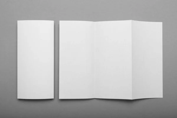 Weiße leere Faltprospekt tri fold dl Flyer Broschüre, Attrappe. — Stockfoto