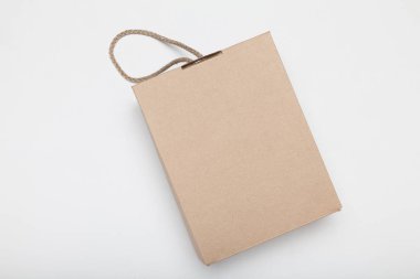 Posta pul paketi, boş karton kutu mockup.