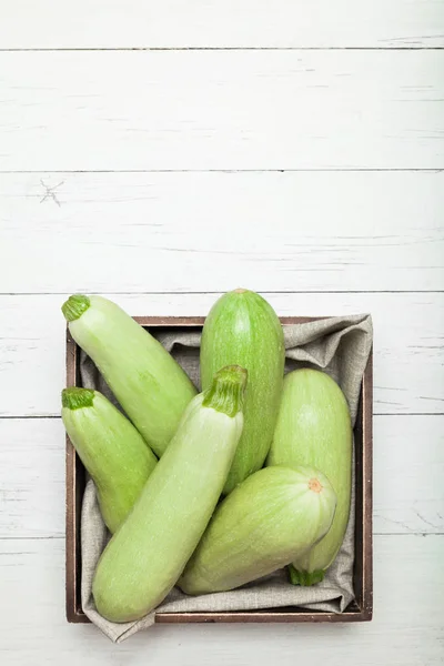 Zucchini courgette, Squash veganistisch eten. Ruimte kopiëren voor tekst. — Stockfoto