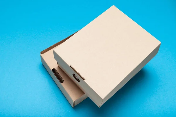 Krabice s doručenkou, řemeslná lepenka. — Stock fotografie