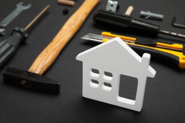 Ev tamir servisi, soyut donanım binası. İnşaat yaratıcı kavramı.