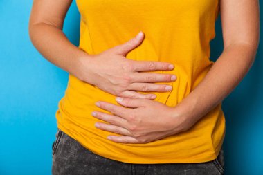 Karın ağrısı, ishal. Regl belirtileri. Mide ağrısı..