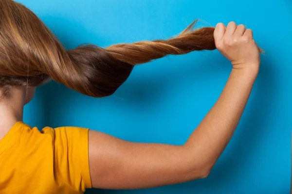 Természetes haj koncepció, sérülés probléma. Hosszú haj. — Stock Fotó